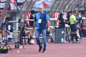 Pelatih Persib, Bojan Hodak mengingatkan anak asuhnya untuk waspada terhadap motivasi tinggi Madura United. (FOTO: Persib).