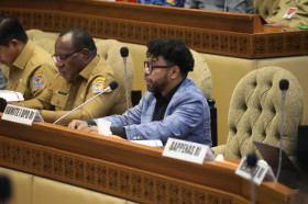 DPD RI - Senator Filep Wamafma Mendorong Pengawasan Ketat Terhadap Pembangunan Jalan di Papua Barat