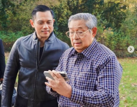Potret kebersamaan Ketua Umum Partai Demokrat Agus Harimurti Yudhoyono dengan sang ayah, Susilo Bambang Yudhoyono. (Instagram/@sbyudhoyono.id).
