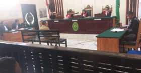 DIPENJARA - Kepala desa "apes", Antonius Doweng Teluma yang merupakan kades Desa Tuakepa, Kecamatan Titehena dijebloskan ke penjara gara-gara prediksi kemenangan capres.- Dok. Kejari Flores Timur.