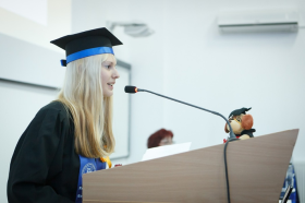 UNIVERSITAS JURUSAN ILMU KOMUNIKASI TERBAIK DI INDONESIA.–Ilustrasi mahasiswa menggunakan baju toga sedang berpidato. universitas dengan jurusan Ilmu Komunikasi Terbaik di Indonesia versi EduRank .- Ilustrasi pixabay/MauraLBU