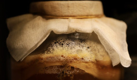 KOMBUCHA - Minuman teh fermentasi kombucha yang disebut memberikan banyak manfaat bagi kesehatan tubuh. - Foto ilustrasi pixabay/Nennieinszweidrei.