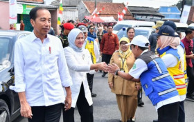 Presiden Joko Widodo alias Jokowi. Sri Mulyani Indrawati mengeluh lantaran uang negara yang tembus Rp 8.502,69 triliun per Juli (2024) selalu disorot masyarakat. @jokowi