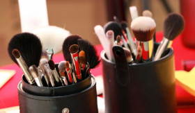 CUCI ALAT MAKEUP - Waktu yang  tepat untuk membersihkan alat makeup. Begini cara cuci alat make up kamu agar tetap bersih. - Foto ilustrasi Pixabay/Sky_Mane.