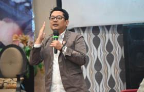 Ketua KPID Jabar, Dr. Adiyana Slamet, S.IP., M.Si. mentakan tak ada alasan ada larangan nobar Timnas Indonesia. Frekuensi televisi adalah hak publik milik masyarakat.