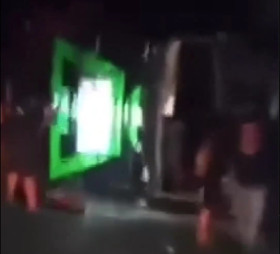 Kondisi mobil bus usai terguling di wilayah Ciater yang membawa pelajar SMK dari Bandung. Instagram/@ayobacanews_official.