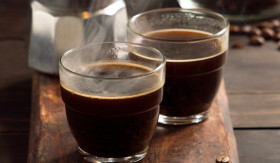 KOPI DAN GARAM - Mencampurkan garam dan kopi, ternyata dapat berikan manfaat pada tubuh. -Foto ilustrasi/freepik.