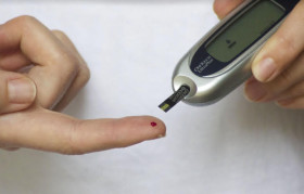 GEJALA DIABETES -Ilustrasi cek kadar gula untuk diabetes. Gen Z perlu banget tahu gejala diabetes. -Ilustrasi Pixabay/ TesaPhotography.