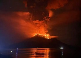 Gunung Ruang Erupsi - Badan Geologi sebut aktivitas vulkanik Gunung Ruang masih tinggi, status level Awas. Dok: BPBD Kabupaten Sitaro.