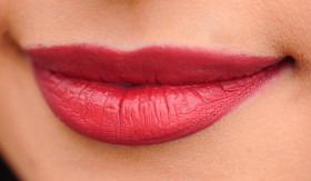 LIP CARE - Tips lip care agar bibir tetap sehat dan lembab, sehingga tidak pecah-pecah saat menggunakan lip cream. - Foto ilustrasi Pixabay/Bessi.
