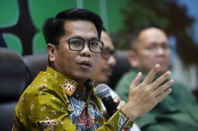 Wakil KPI Pusat, Mohammad Reza menyampaikan pendapatnya dalam diskusi Upaya Pemerataan Informasi ke Daerah 3T. (Foto: AyoBacaNews.com).