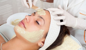 TIPS- Pori-Pori Besar? Ini 3 Produk Ampuh yang Wajib Kamu Coba! (Sumber: https://www.alodokter.com/)