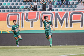 Muhammad Iqbal - Gelandang Persebaya Surabaya yang mencetak gol cepat ke gawang PSS Sleman di Liga 1, dipuji oleh pelatih Paul Munster. (dok. LIB).