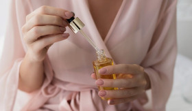 SERUM - Mendapatkan wajah awet muda, perlu perawatan dari luar dan dalam. Ini serum anti aging dengan harga yang terjangkau. - Foto ilustrasi Pixabay/Agelockskinclinic.