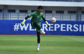 Kiper Persib, Kevin Mendoza mengungkapkan alasannya tak ingin terburu-buru bicara back to back juara Liga 1. (FOTO: Persib).