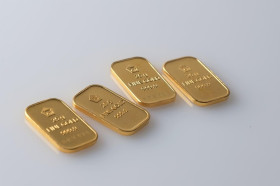 EMAS ANTAM - Harga Emas Antam Melonjak, Tembus Rp1,333 Juta per Gram.- Ilustrasi/Freepik.