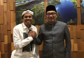 Pilkada 2024 - Potret Dedi Mulyadi bersama mantan Gubernur Jawa Barat, Ridwan Kamil. Dok: X/@DediMulyadi71.