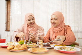 POLA MAKAN SEHAT - Ilustrasi - Berikut ini tips dari ahli gizi India, Riya Desai soal menjaga pola makan sehat sepanjang bulan Ramadhan. (Pixabay).
