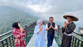 Mantan Walikota Bogor, Bima Arya, terus melakukan safari politiknya dengan bertemu pimpinan partai politik di Jawa Barat, satu di antaranya dengan Partai Demokrat Jawa Barat.  Foto @bimaaryasugiarto.