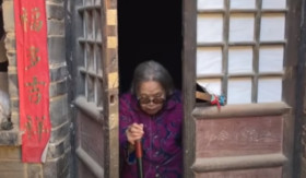 DESA DIKENGYUAN - Masyarakat yang tinggal di Dikengyuan, identik berasal dari keluarga miskin. -Foto tangkap layar YouTube/Jelajah bumi.