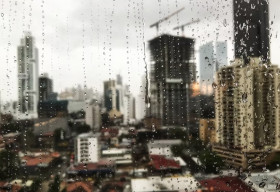 HUJAN RINGAN - BMKG Perkirakan Mayoritas Kota-kota Besar di Indonesia Alami Hujan Ringan pada Minggu Ilustrasi/Freepik.