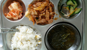 INFO- Janji Prabowo: Makan Bergizi untuk Semua Anak Indonesia di Akhir 2025 (Sumber: https://id.wikipedia.org/)