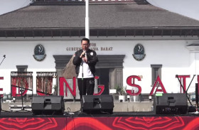 Ketua KPID Jawa Barat, Adiyana Slamet saat menyampaikan rangkaian kegiatan dalam Harsiarda 2024 di Gedung Sate, Minggu (9/6).