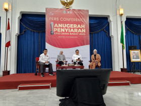 KPID- KPID Jawa Barat Gelar Pers Conference Anugerah Penyiaran - Foto: Joko/AyoBacaNews.com