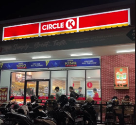 Circle K - Minimarket yang dilaporkan Aa Gym karena dianggap mengganggu ketertiban umum di Jl Gegerkalong, telah disegel Satpol PP Kota Bandung. (Instagram/@circle_k_indonesia).