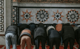Ilustrasi salat Jumat. Paling banyak dicari, 5 Tema Khutbah Jumat Kekinian, Banyak Dicari dan Relevan untuk GenZi. -Faheem Ahamad.