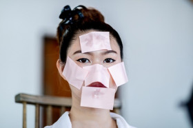SKINNCARE- Kandungan Skincare ini Wajib Dihindari Kulit Berminyak (Sumber: https://www.alodokter.com/)