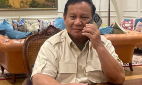 Capres 02, Prabowo Subianto saat menerima telepon dari presiden negara lain. (@prabowo)