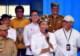 Presiden Jokowi saat meninjau ketersediaan dan stabilitas pasokan nasional. Instagram/@jokowi.