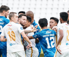 Berikut link nonton Persib vs Persija di Liga 1 hari ini. Saksikan laga klasik kick off 15.30 WIB. (Foto: Instagram/@persija).