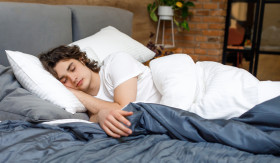 DEEP SLEEP - Semua orang bisa mengalami deep sleep, ada cara tertentu yang bisa dilakukan untuk mencapai tahap tersebut. - Foto ilustrasi freepik/artursafronovvvv.