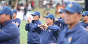 Presiden Prabowo Subianto bersama para menteri ikut senam pagi di acara  retret Kabinet Merah Putih di Akademi Militer (Akmil), Magelang, Jawa Tengah. Foto @prabowo.