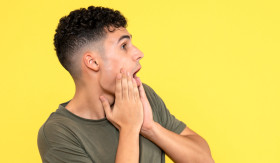 DOUBLE CHIN - Bentuk muka lebih terlihat, ada dua cara untuk hilangkan double chin. -Foto ilustrasi freepik/mdjaff.
