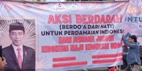 Di tengah aksi unjuk rasa Tolak Kecurangan Pemilu 2024, muncul gerembolan massa yang datang dari selah massa aksi. -instagram @aksitolakpemilu