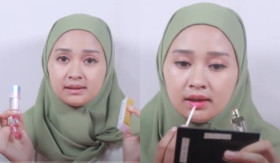 BATTLE REVIEW SKINCARE - Melihat perbandingan lip serum mana yang mampu cerahkan bibir. - Foto tangkap layar YouTube/Lulu Nike.
