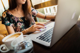 Ilustrasi bekerja secara Work Frome Home (WFH). Pixabay.