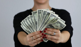 CUAN DARI INTERNET - Jual foto yang ada di galeri Hp, bisa menghasilkan uang dollar. Foto ilustrasi Pixabay/Kredite.