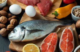 HARGA PANGAN HARI INI TURUN - Ilustrasi bahan pangan dan komoditas. Bapanas mencatat sejumlah harga di pedagang eceran turun kecuali ikan. (Foto: Freepik).