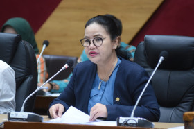 Wakil Ketua Komisi X DPR RI Agustina Wilujeng Pramestuti dalam Rapat Kerja (Raker) Komisi X DPR dengan Mendikbudristek Nadiem Anwar Makarim.- dpr.go.id/Devi/Andri