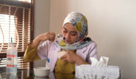 CUCI HIDUNG - Cuci hidung yang tersumbat pada anak ketika flu apakah aman dari segi medis? -Tangkap layar YouTube/Otolaryngology HNS Diponegoro University.