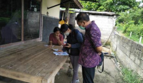 BANSOS - PT Pos Indonesia, memiliki 3 metode penyaluran bansos. Bagi KPM ini tidak perlu repot datang ke ATM atau Pos Indonesia. - Foto dok.banjarasem-buleleng.desa.id.