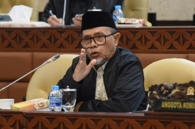Wacana kenaikan tarif KRL Jabodetabek yang diusulkan PT KCI, Anggota Komisi V DPR RI Toriq Hidayat menyebut akan menambah beban ekonomi. Dok: dpr.go.id.