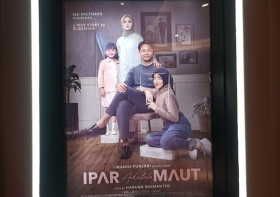 Rekomendasi film Ipar adalah Maut memukau penonton di bioskop. Yani/AyoBacaNews.com.