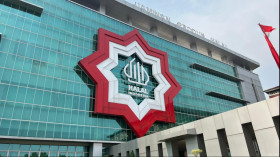 SERTIFIKAT HALAL - Saat ini BPJPH terus berkoordinasi bersama MUI dan Majelis Permusyawaratan Ulama (MPU) Aceh. Hal tersebut dilakukan melalui Silaturahmi Nasional BPJPH dengan Komisi Fatwa MUI Pusat, Provinsi, dan Kabupaten/Kota, dan MPU Ace- kemenag.