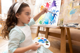 SENI DAN ANAK - 
Psikolog Anjurkan Orang Tua Mendukung Kreativitas Anak dalam Seni.- Ilustrasi Anak saat melukis/istock