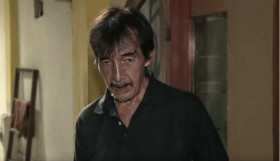 Potret Pachinko Johny Indo.  Johny Indo dan komplotannya mempersiapkan dan mematangkan rencana mereka. Johny Indo bersama ketiga kawannya lalu keluar dari rumah dengan membawa tas berisi senapan mesin ringan Thomson.  Foto humas.polri.go.id.